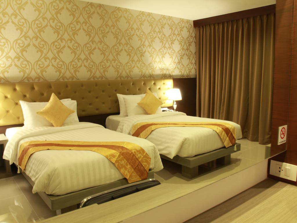 Hemingways Silk Hotel Patong Luaran gambar