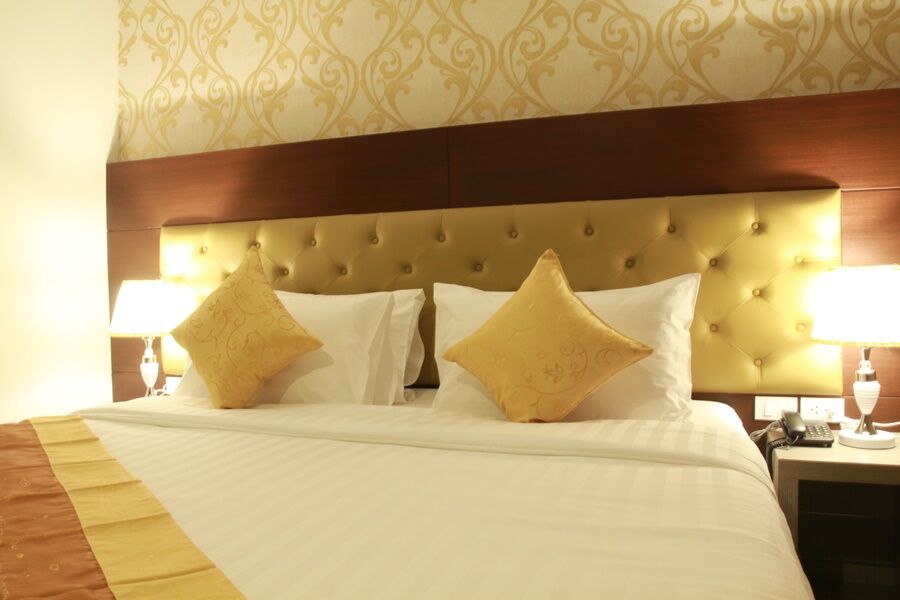 Hemingways Silk Hotel Patong Luaran gambar