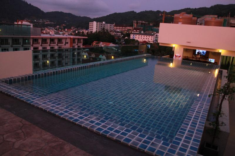Hemingways Silk Hotel Patong Luaran gambar